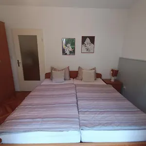 Cornelia Apartment